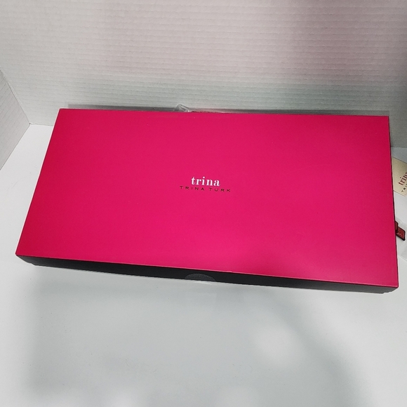 Trina Turk Multicolor Floral Wristlet Purse and CardHolder Boxed Gift Set NWT - Picture 5 of 5